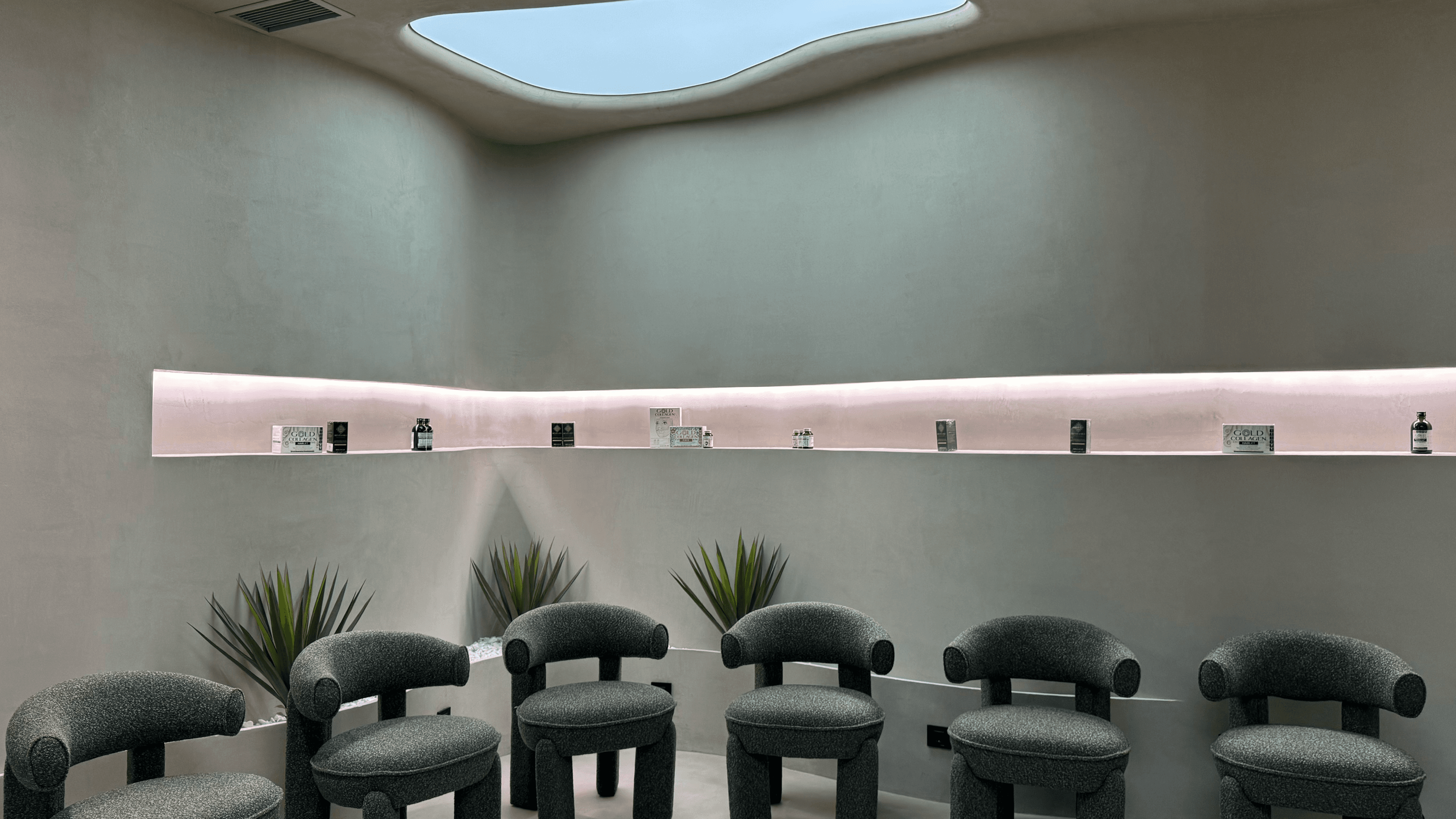 Swiss Azura Clinic reception
